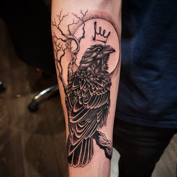 sam-fernandez-tattoo-crown-raven