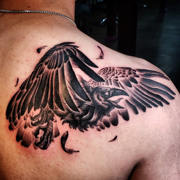 sam-fernandez-tattoo-shoulder-black-bird